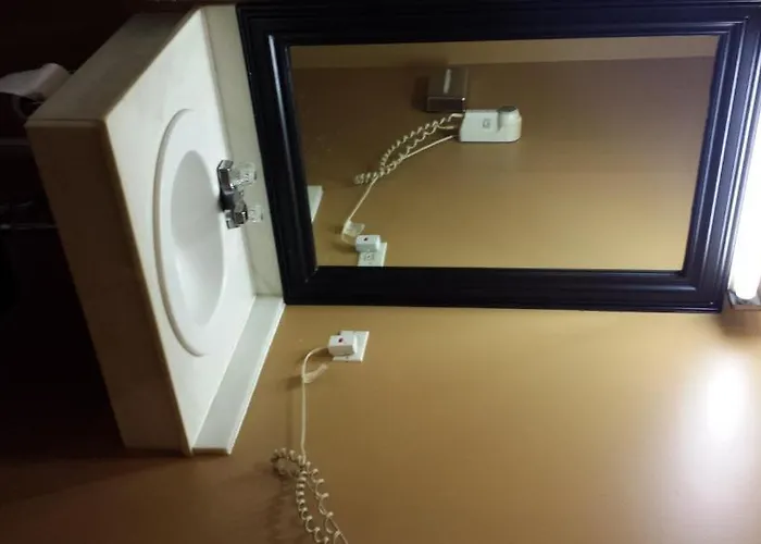 Bridgeview Inn Motel 2*