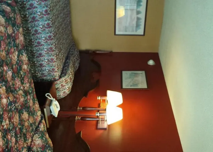 Bridgeview Inn Motel 2*