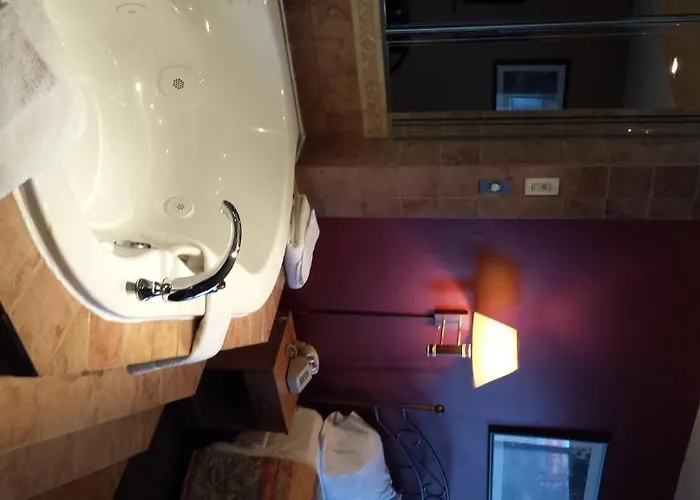 Bridgeview Inn Motel 2*